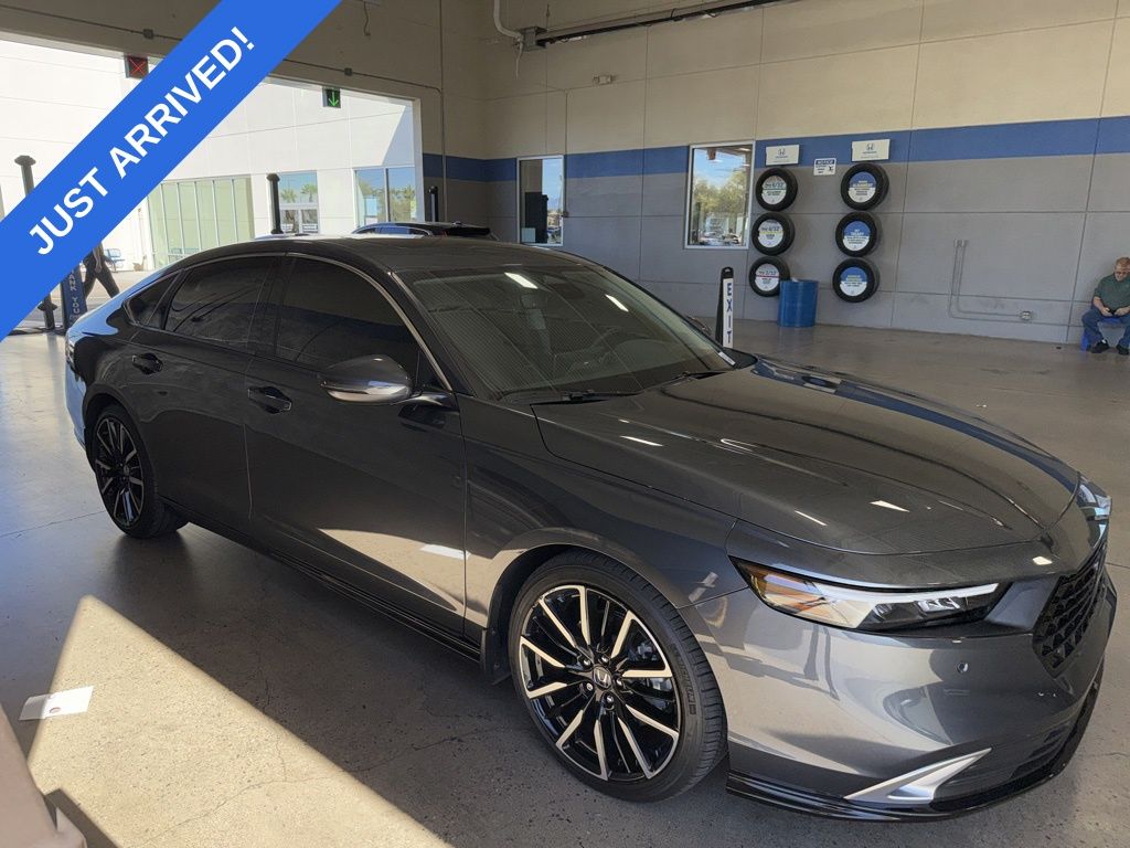 2024 Honda Accord Touring Hybrid photo 2