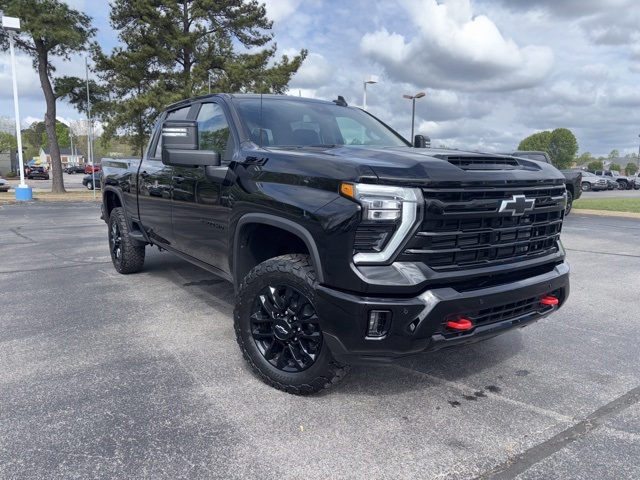 2025 Chevrolet Silverado 2500HD LT photo 3
