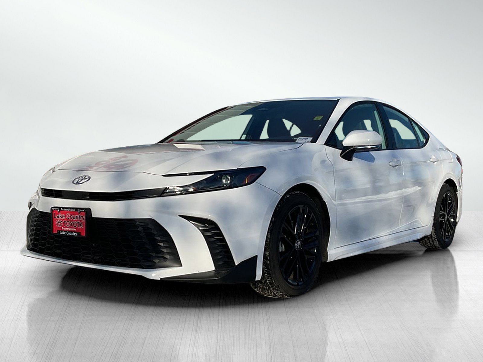 2025 Toyota Camry SE's photo