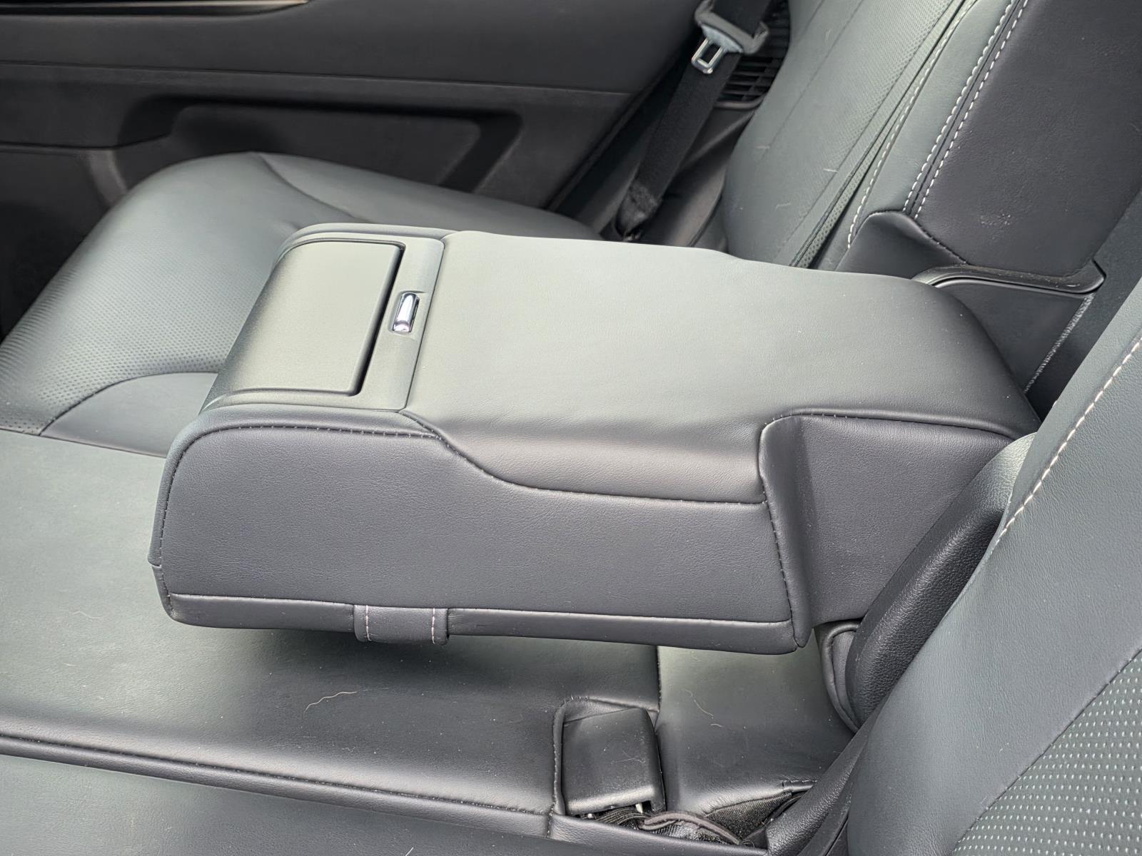 2022 Lexus LX 600 Luxury photo 11