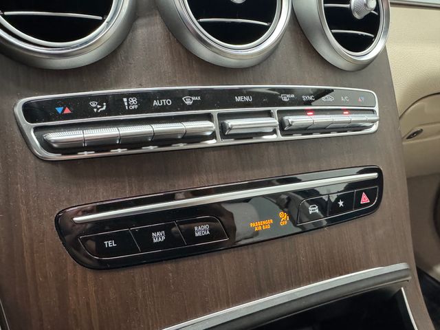 2022 Mercedes Benz GLC 300 photo 30