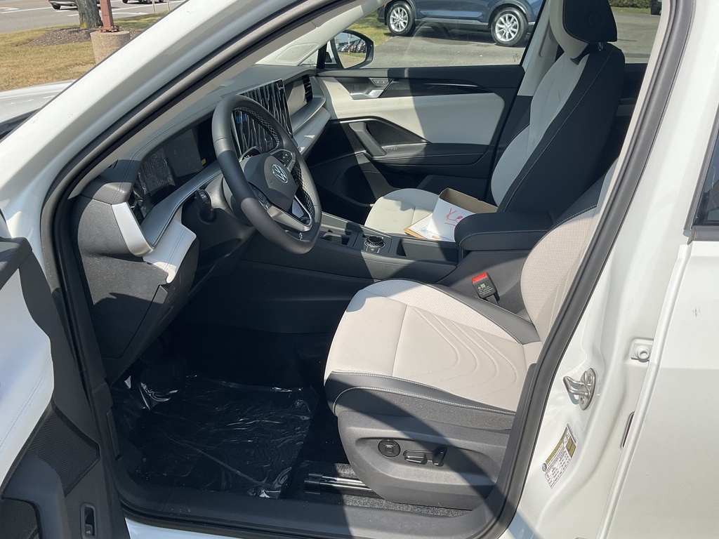 2025 Volkswagen Tiguan SE photo 4