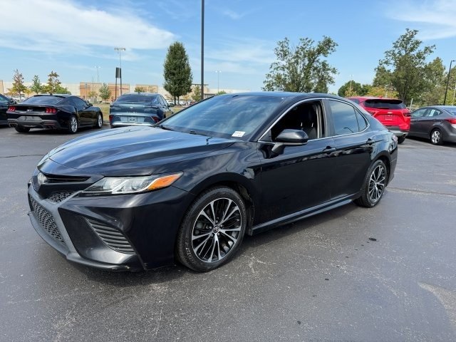 2018 Toyota Camry LE photo 3