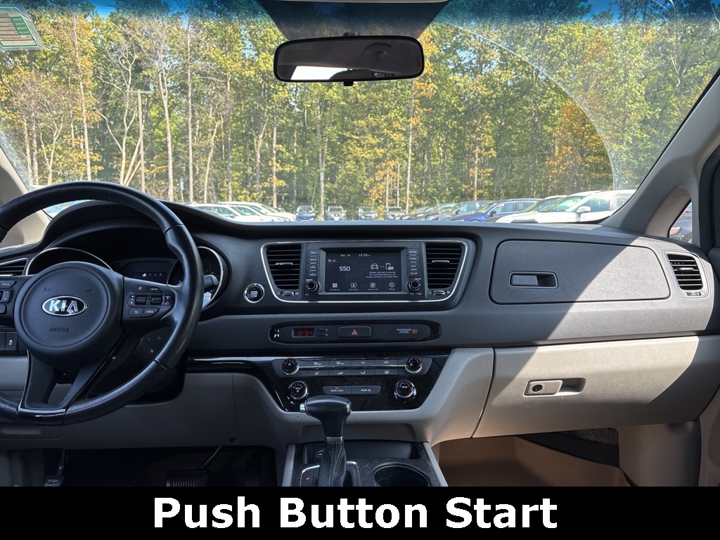 2017 Kia Sedona LX photo 2