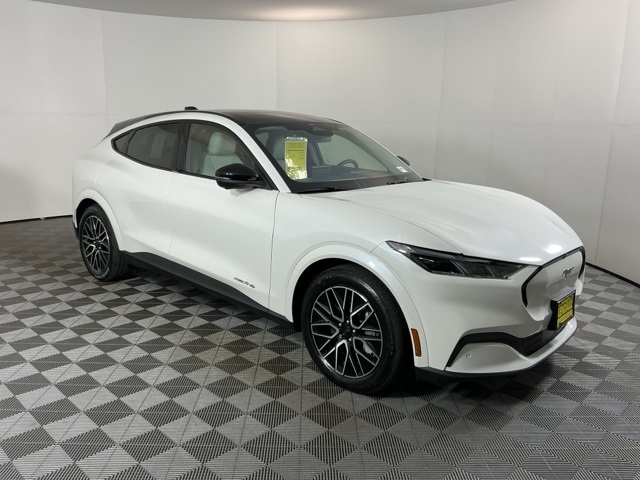 2025 Ford Mustang Mach-E Premium photo 3