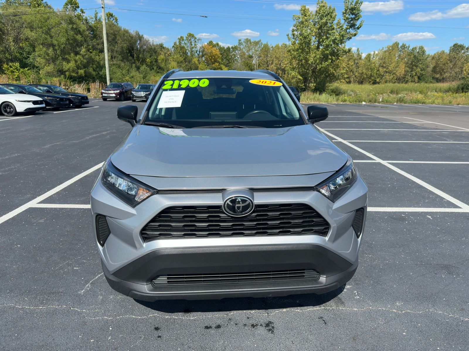 2021 Toyota RAV4 LE photo 5