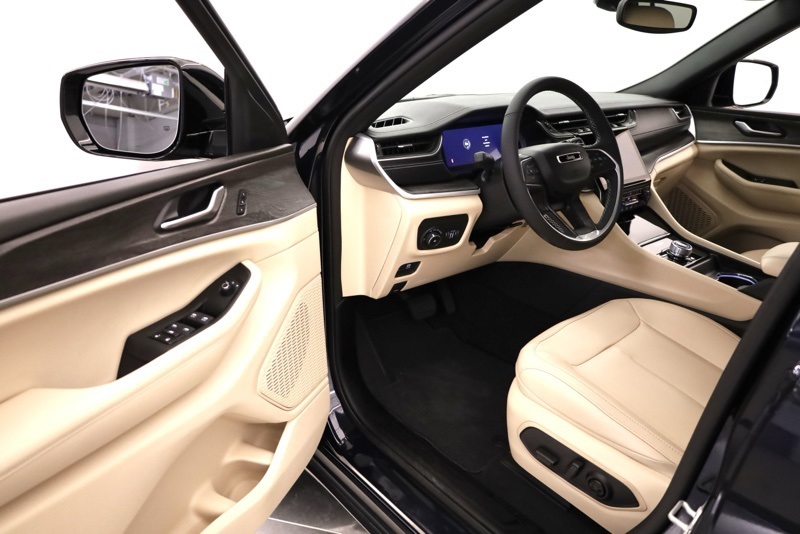 2024 Jeep Grand Cherokee Limited photo 9