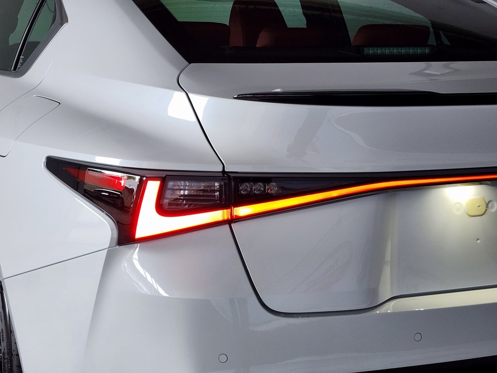 2025 Lexus IS 300 F SPORT photo 10