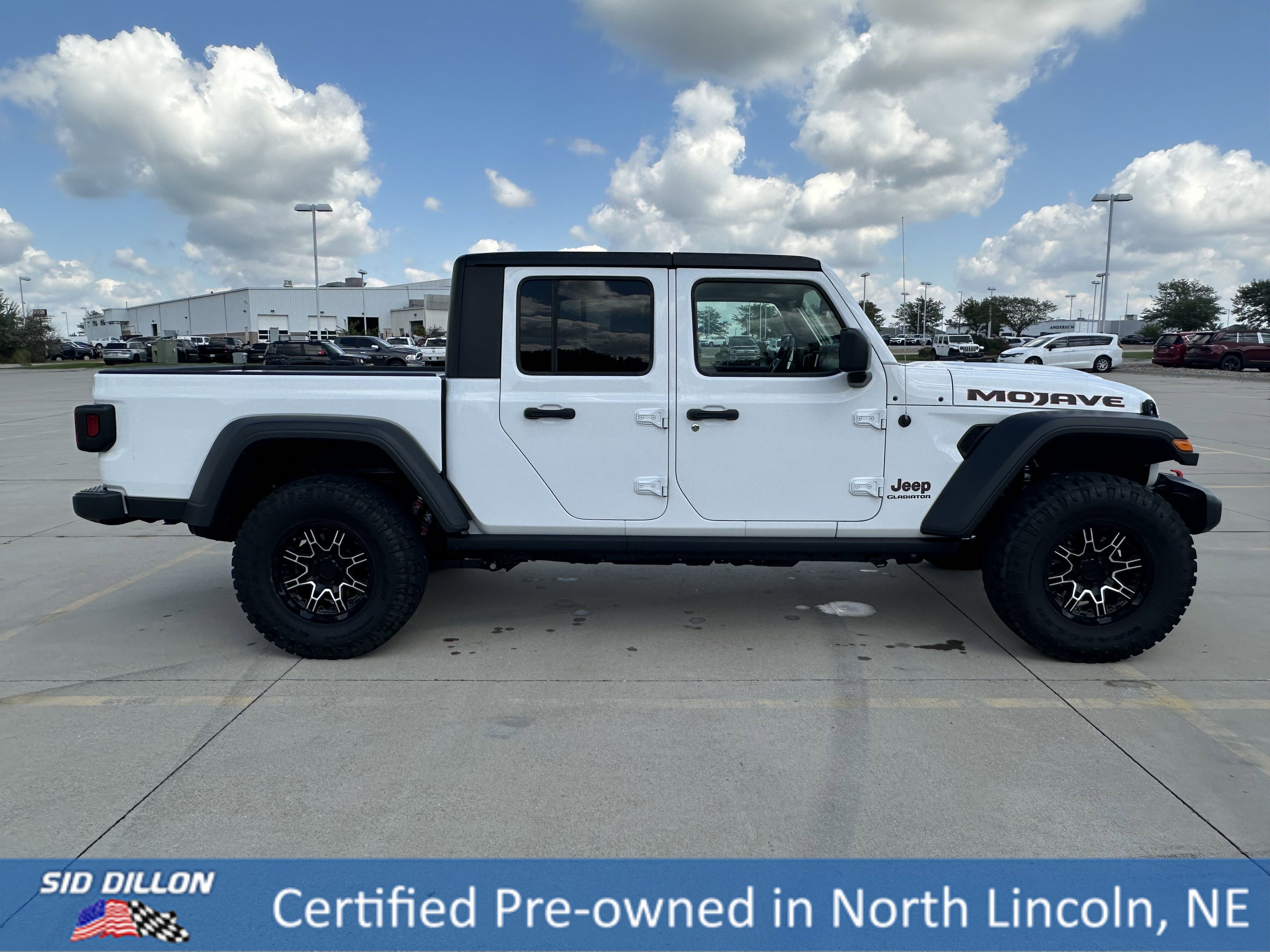 2022 Jeep Gladiator Mojave photo 2