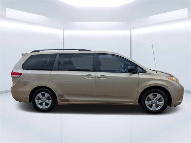 2011 Toyota Sienna Base photo 2