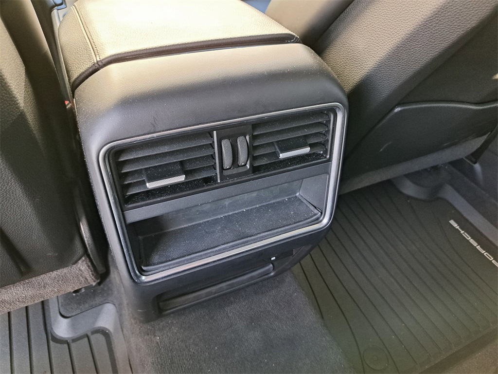 2023 Porsche Cayenne Coupe Base photo 10