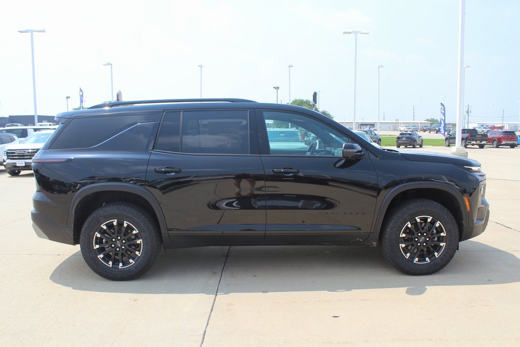 2025 Chevrolet Traverse Z71 photo 2