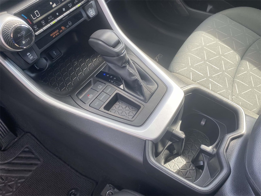 2022 Toyota RAV4 XLE photo 19