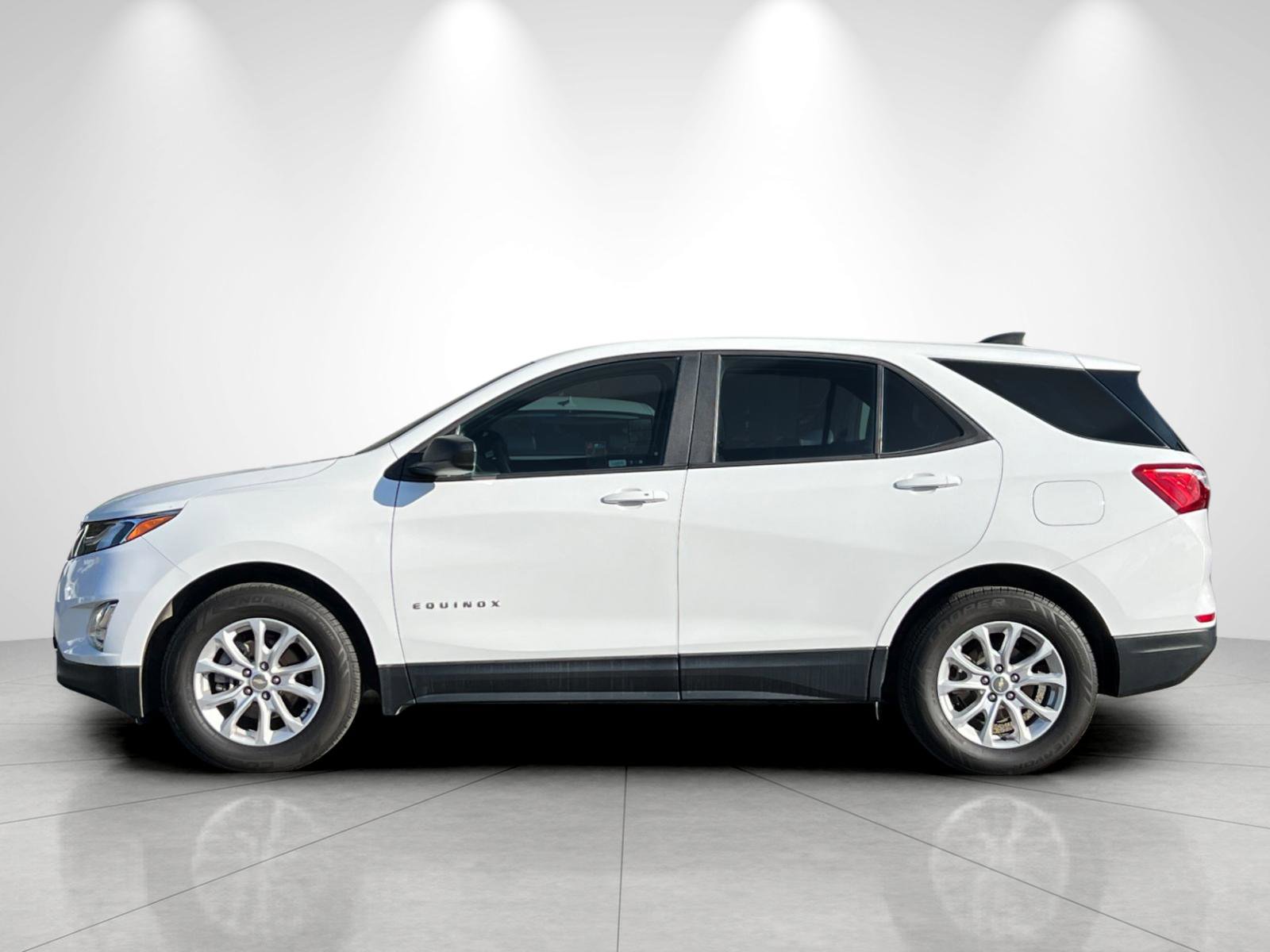 2020 Chevrolet Equinox LS photo 2