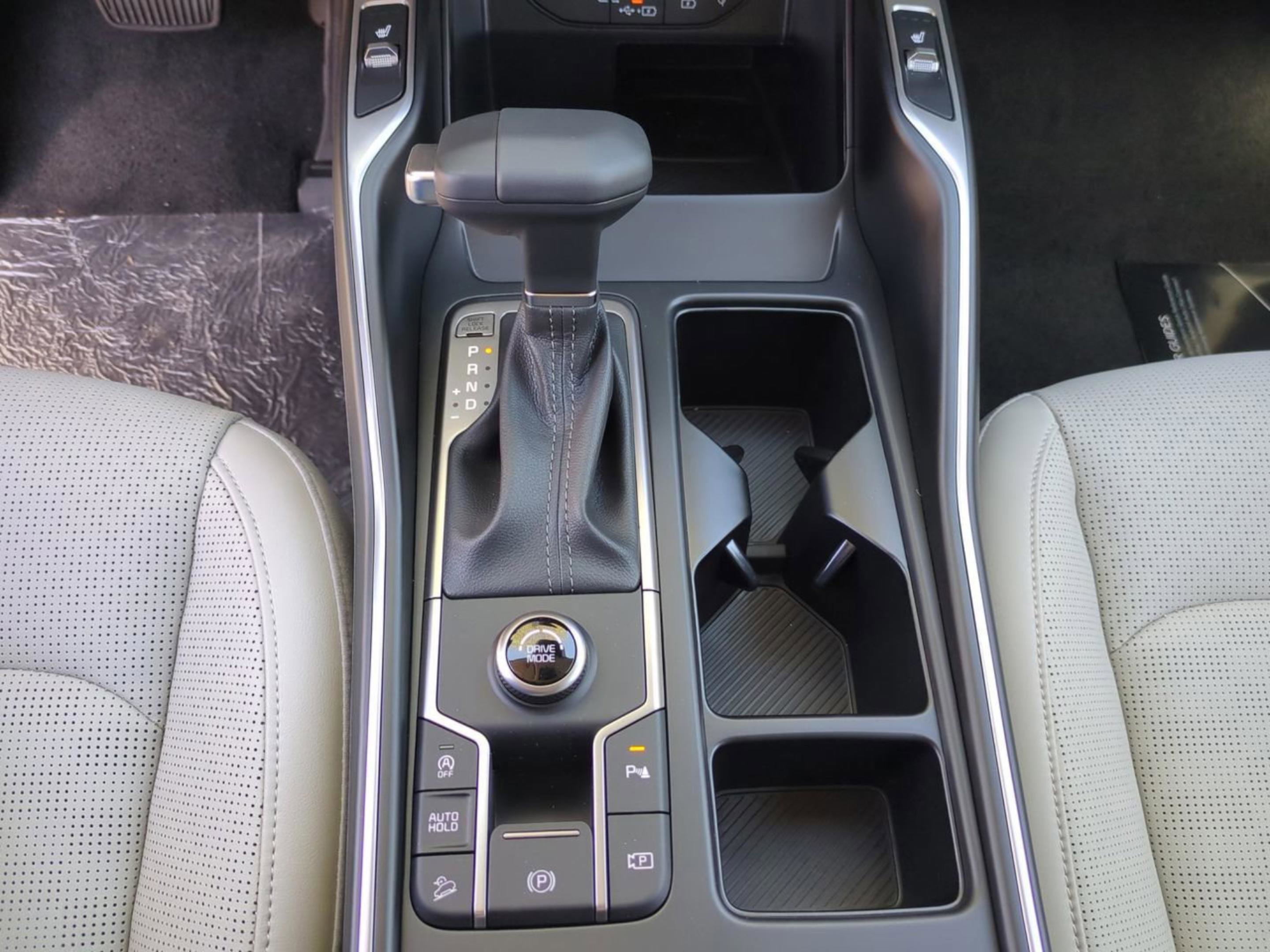 2025 Kia Sorento S photo 18