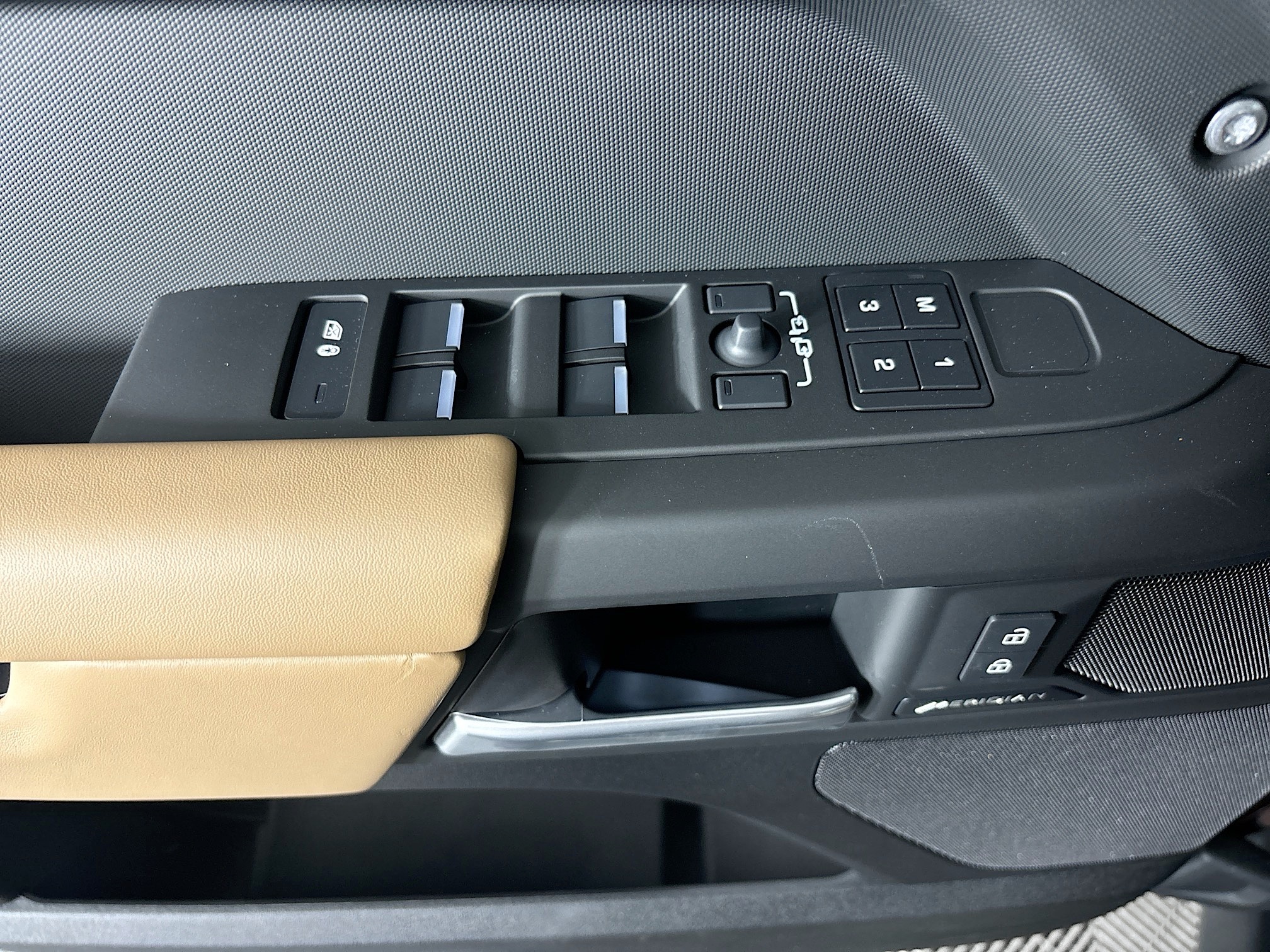 2025 Land Rover Defender 130 S photo 18