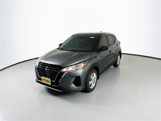 2025 Nissan Kicks Play S photo 3