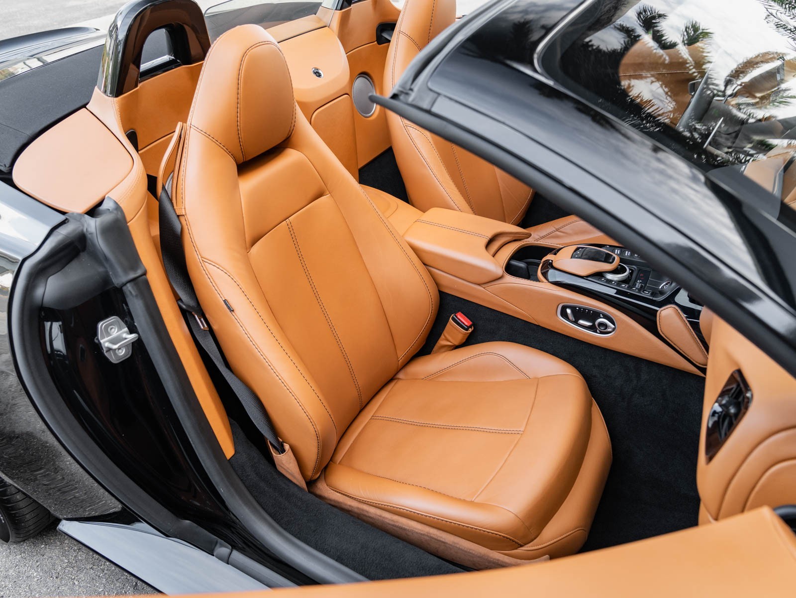 2021 Aston Martin Vantage photo 10