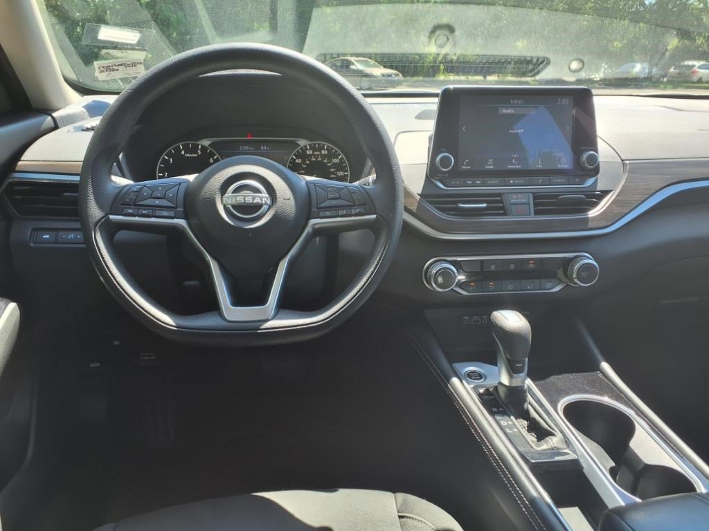 2023 Nissan Altima 2.5 SV photo 12
