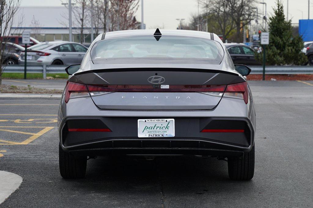 2025 Hyundai Elantra SEL Sport photo 5
