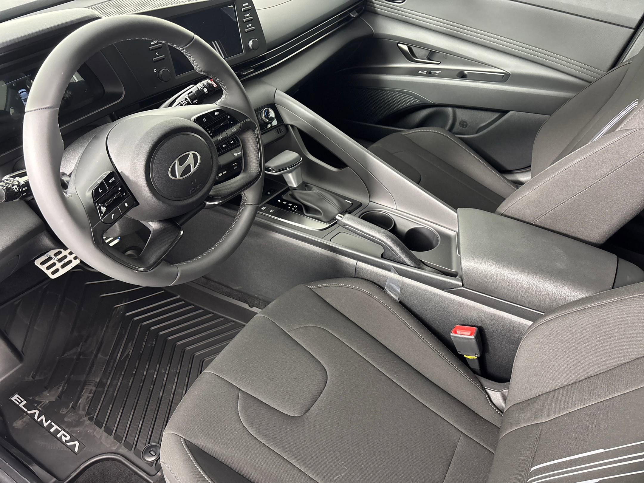 2025 Hyundai Elantra SEL Sport photo 4