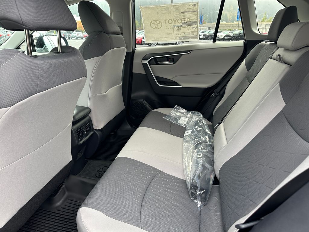 2025 Toyota RAV4 XLE photo 14