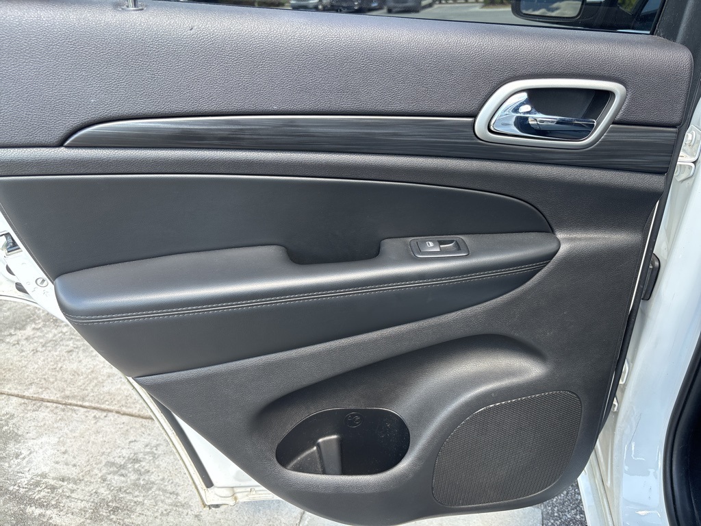 2019 Jeep Grand Cherokee Altitude photo 13