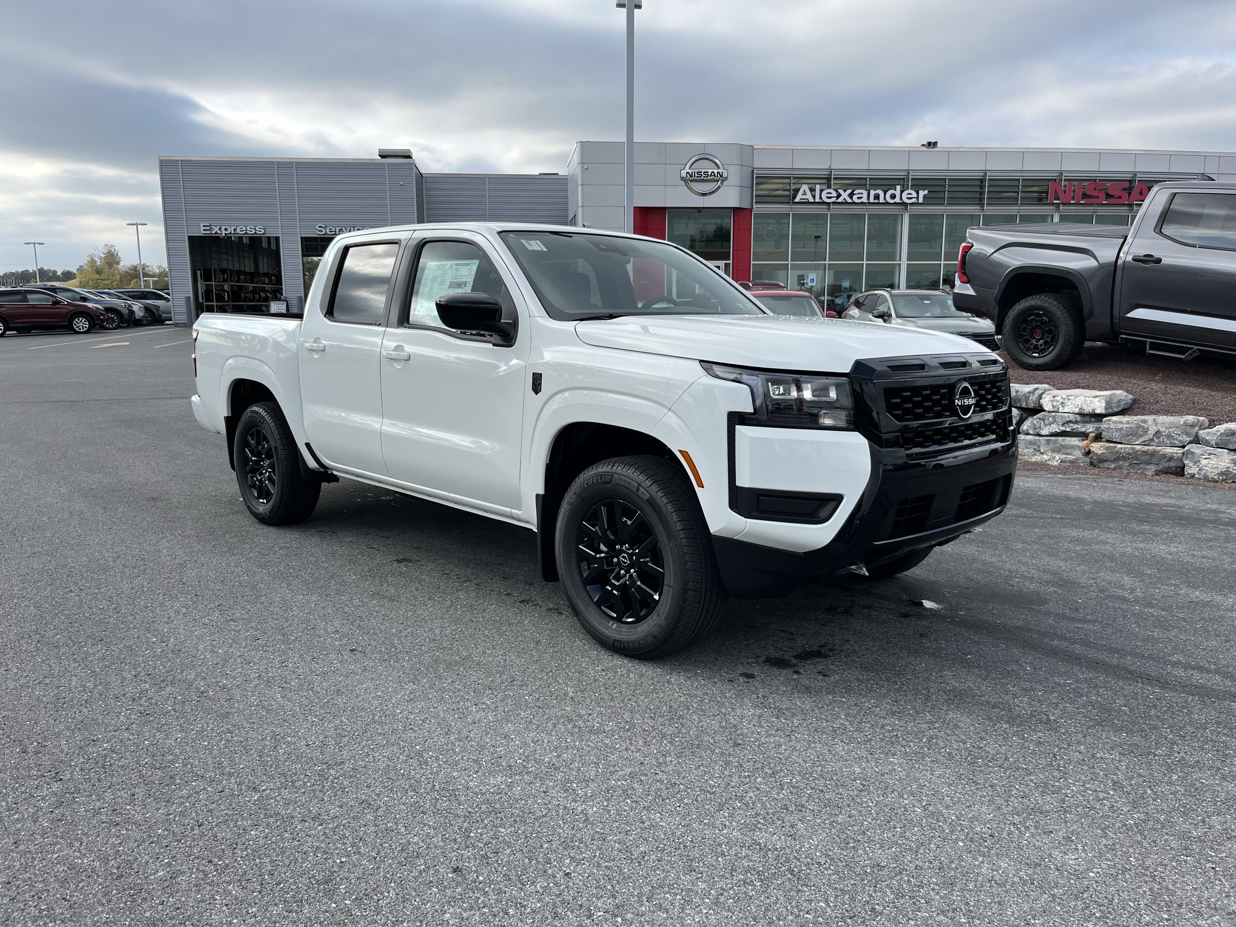 2026 Nissan Frontier SV's photo