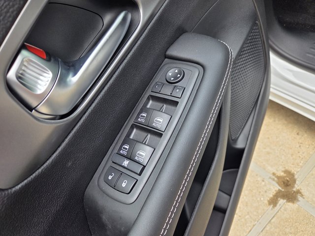 2026 Chrysler Voyager LX photo 12
