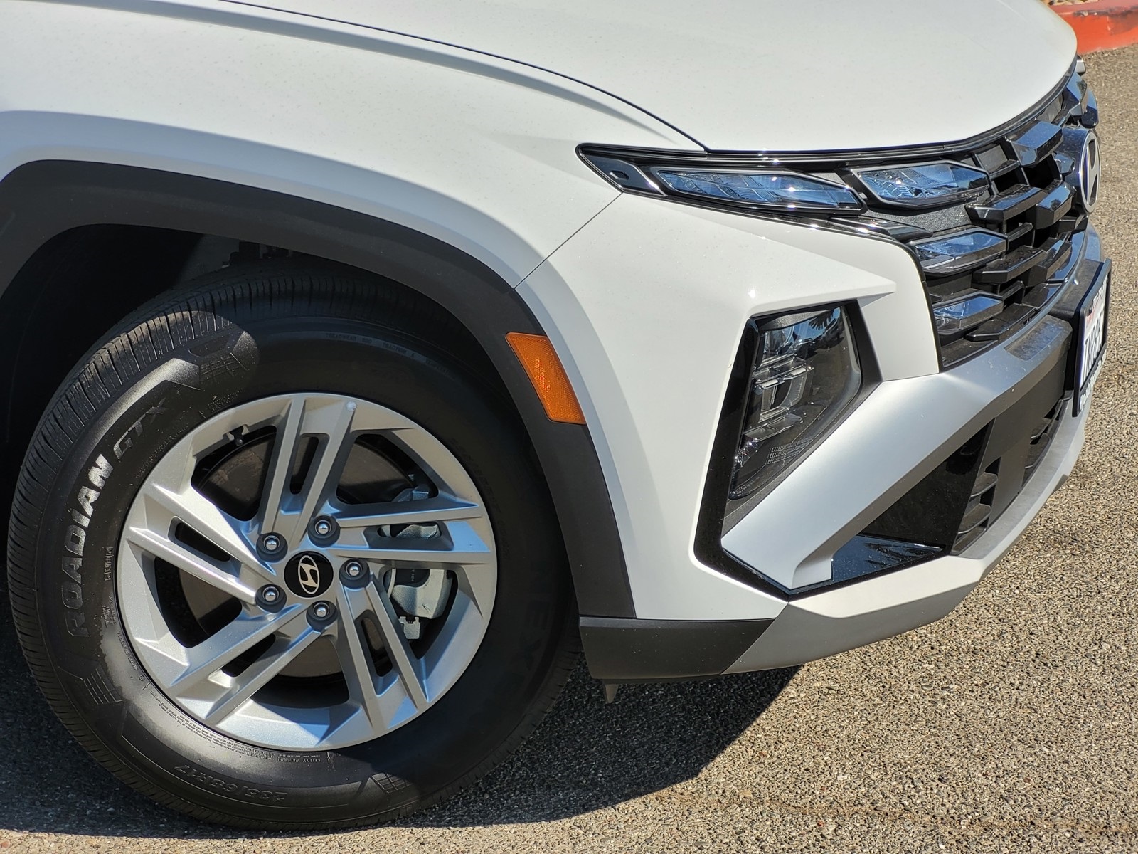 2025 Hyundai Tucson SE photo 8