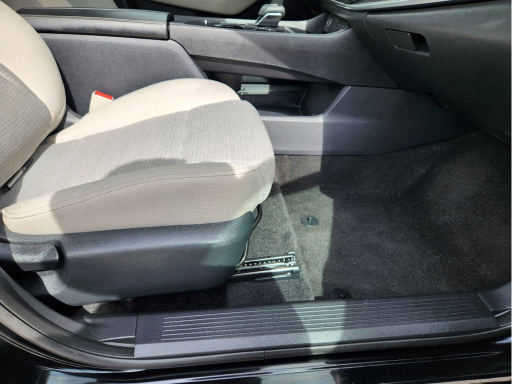 2023 Nissan Rogue SV photo 13