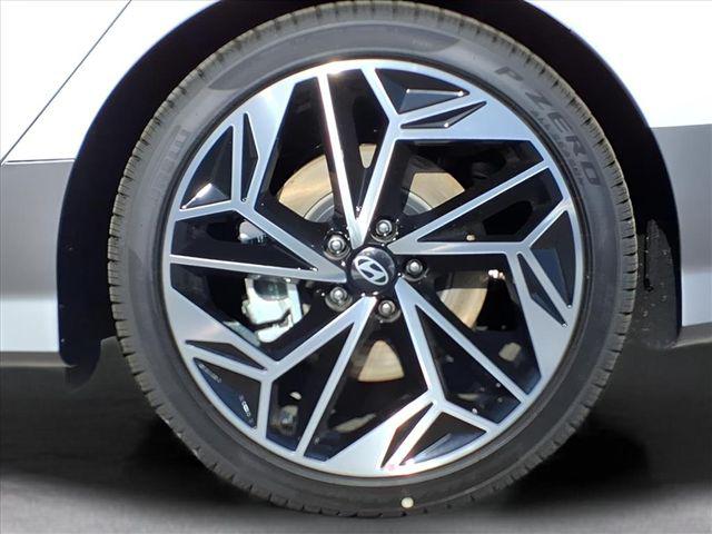 2025 Hyundai Ioniq 6 SEL photo 3