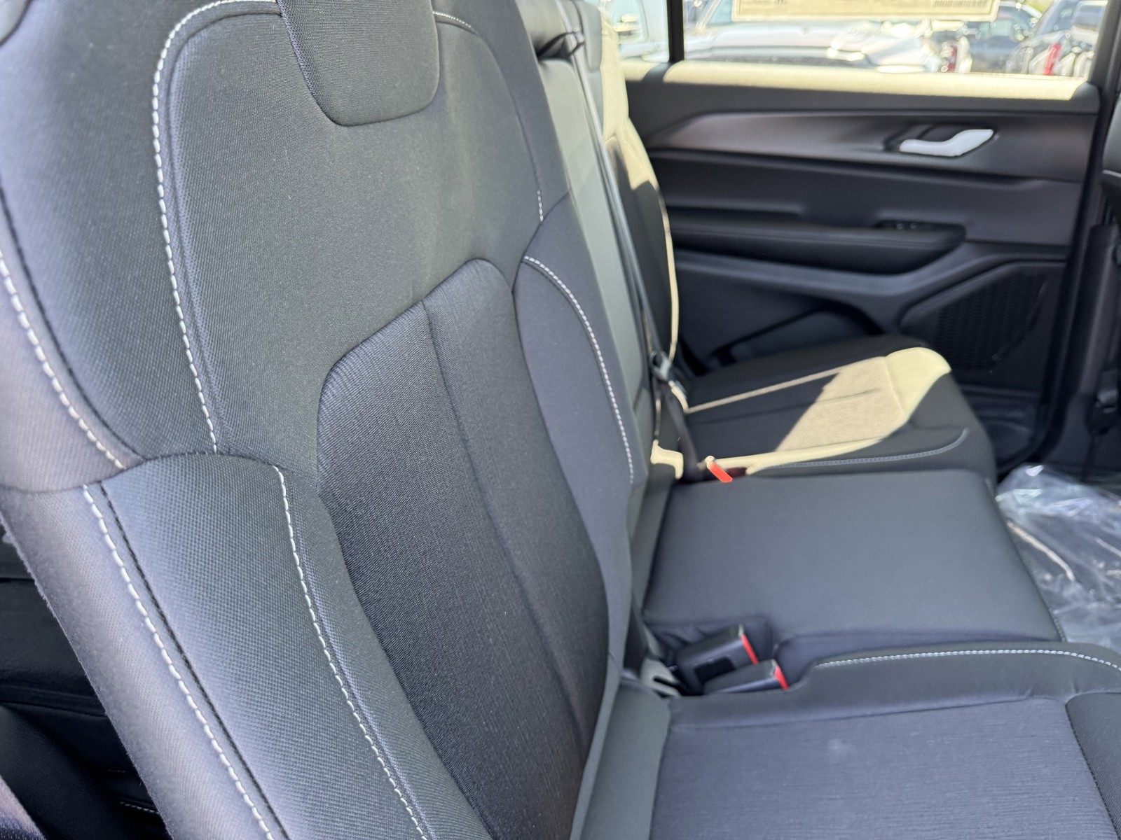 2025 Jeep Grand Cherokee Laredo photo 9