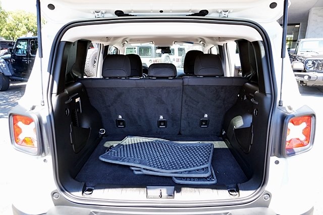 2022 Jeep Renegade Latitude photo 12