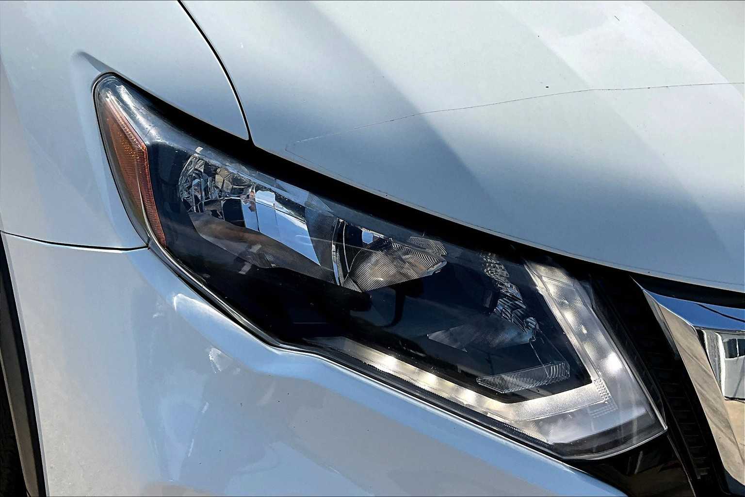 2018 Nissan Rogue S photo 25