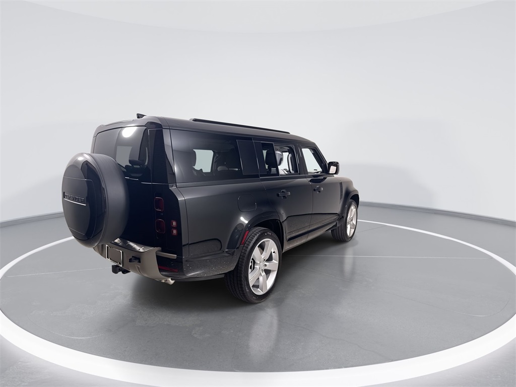 2025 Land Rover Defender 130 X-Dynamic SE photo 6