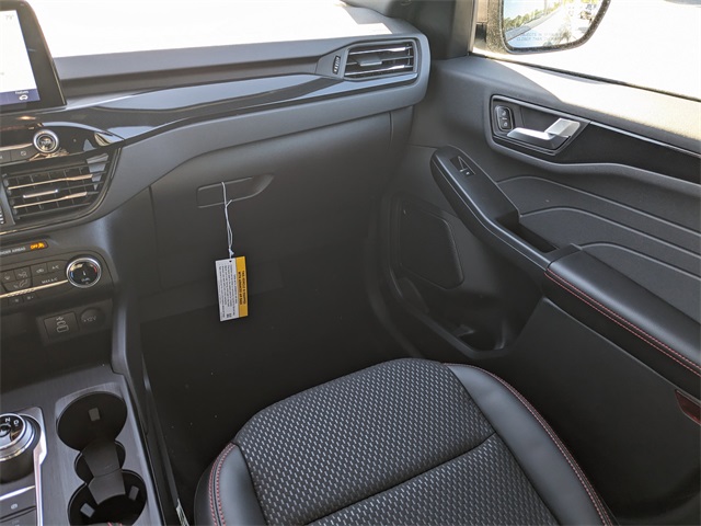 2025 Ford Escape ST-Line photo 13