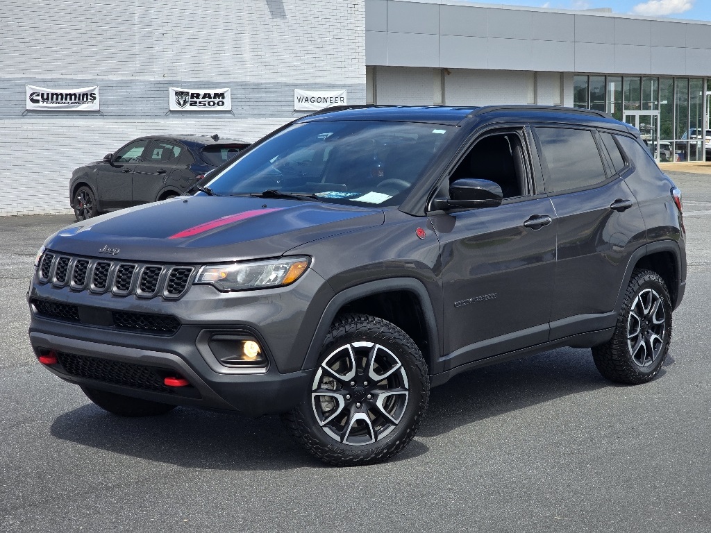 2024 Jeep Compass Trailhawk photo 2