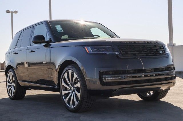 2025 Land Rover Range Rover SE photo 3