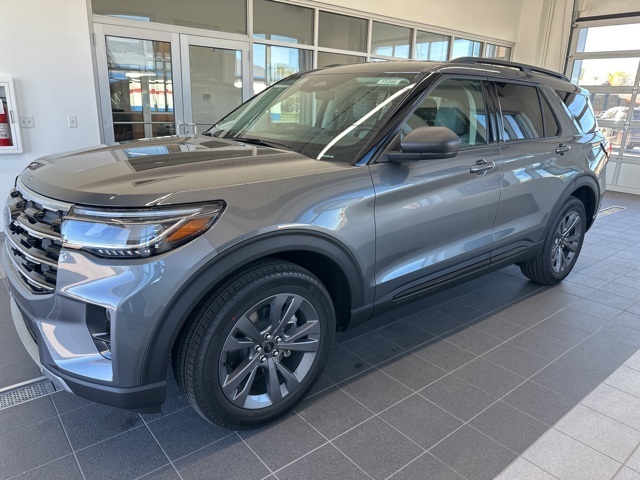 2026 Ford Explorer photo 3