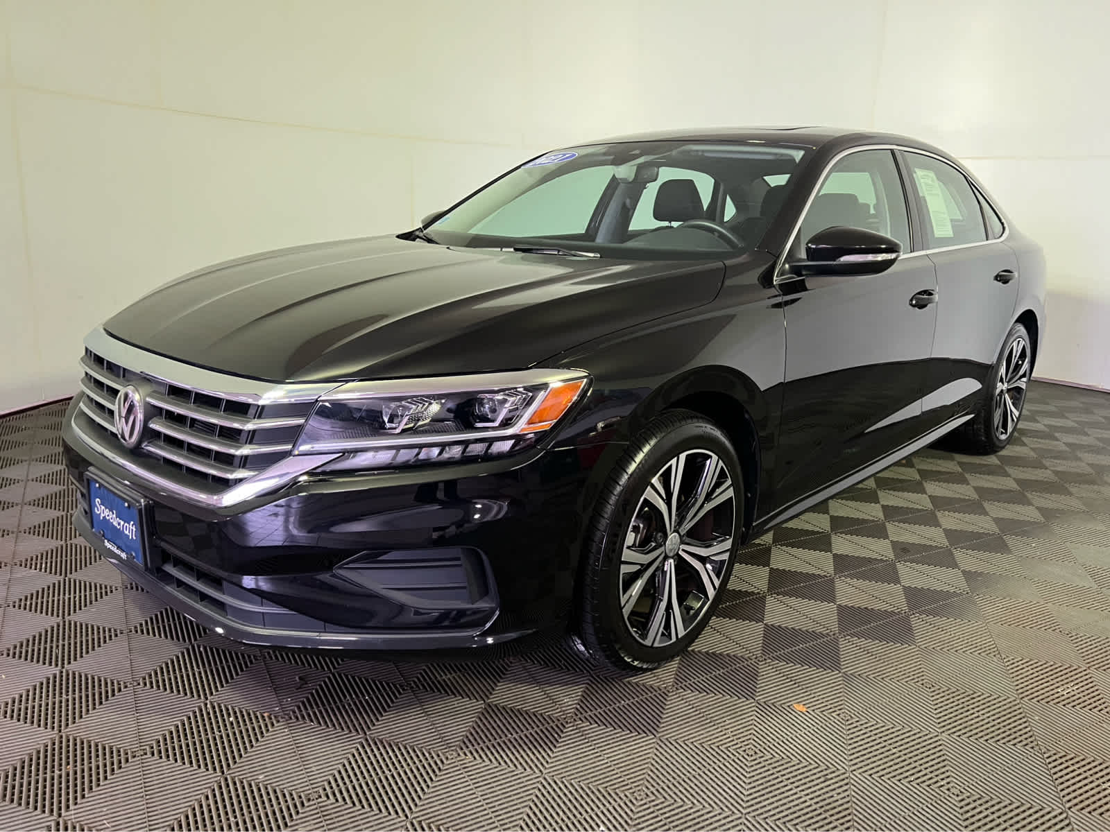2021 Volkswagen Passat 2.0T SE photo 3