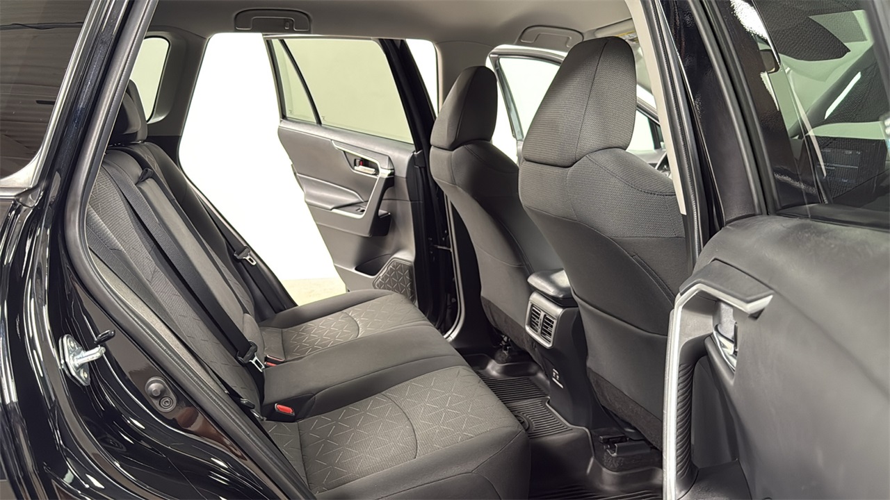 2021 Toyota RAV4 XLE photo 15