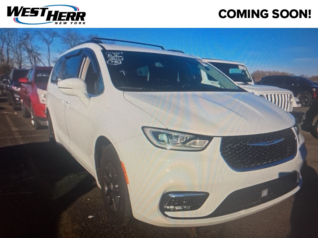 2022 Chrysler Pacifica Touring L's photo