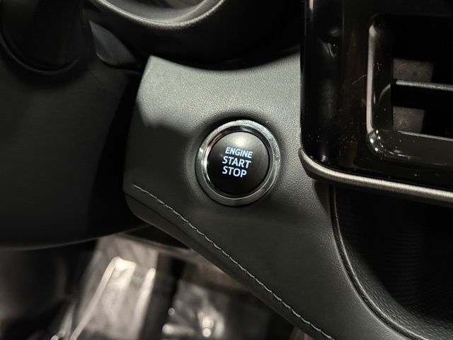 2023 Toyota Highlander LE photo 8