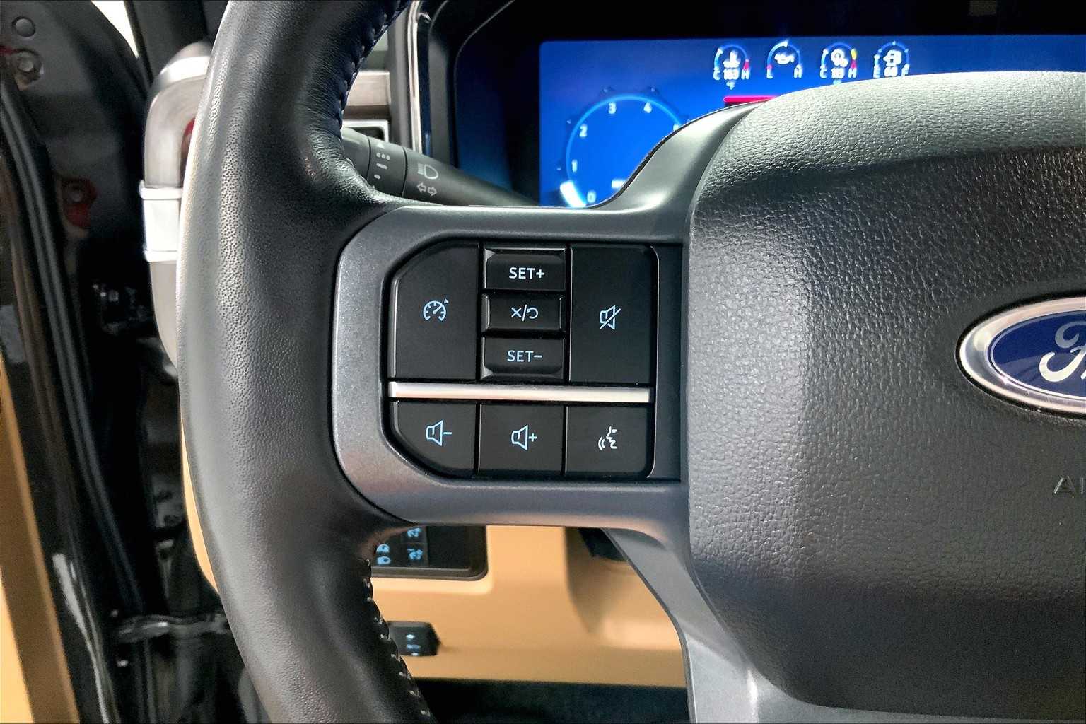 2024 Ford F-350 Lariat photo 21