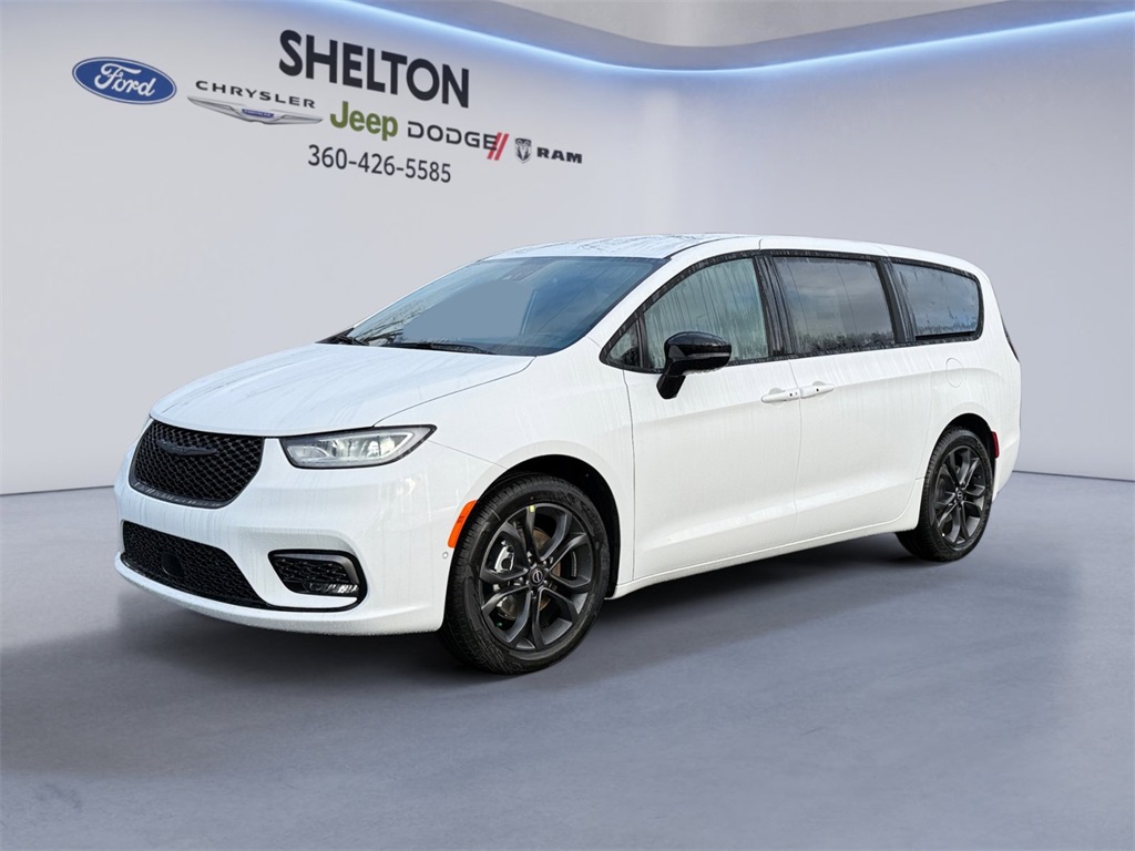 2026 Chrysler Pacifica Select's photo