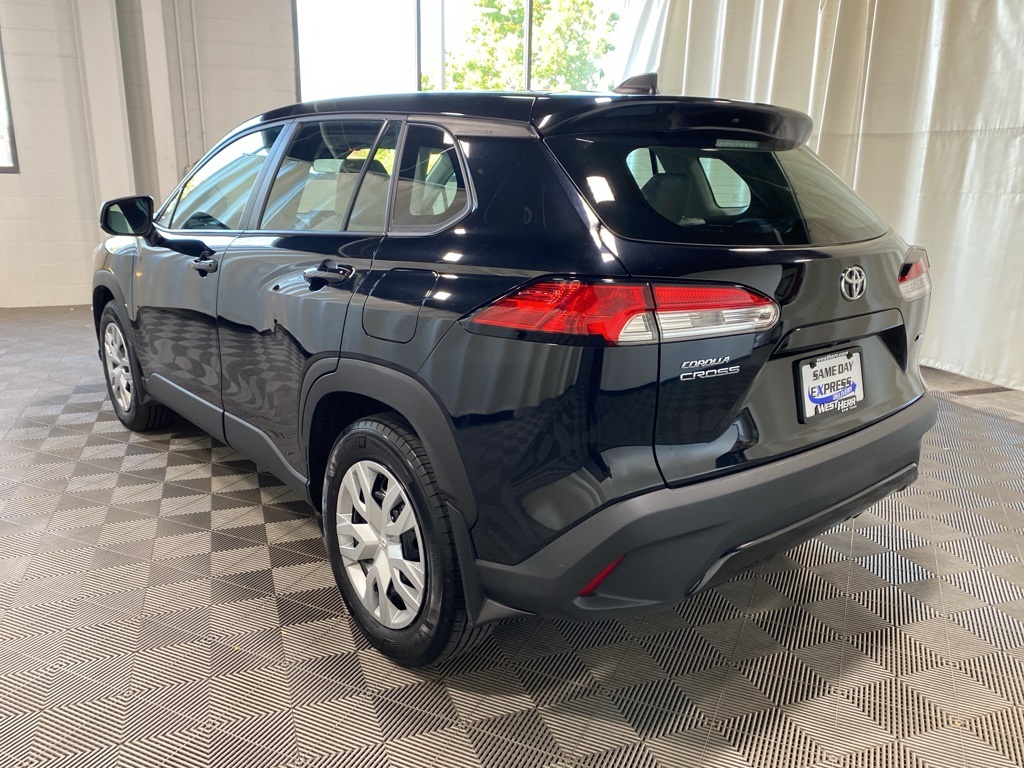 2022 Toyota Corolla Cross L photo 3