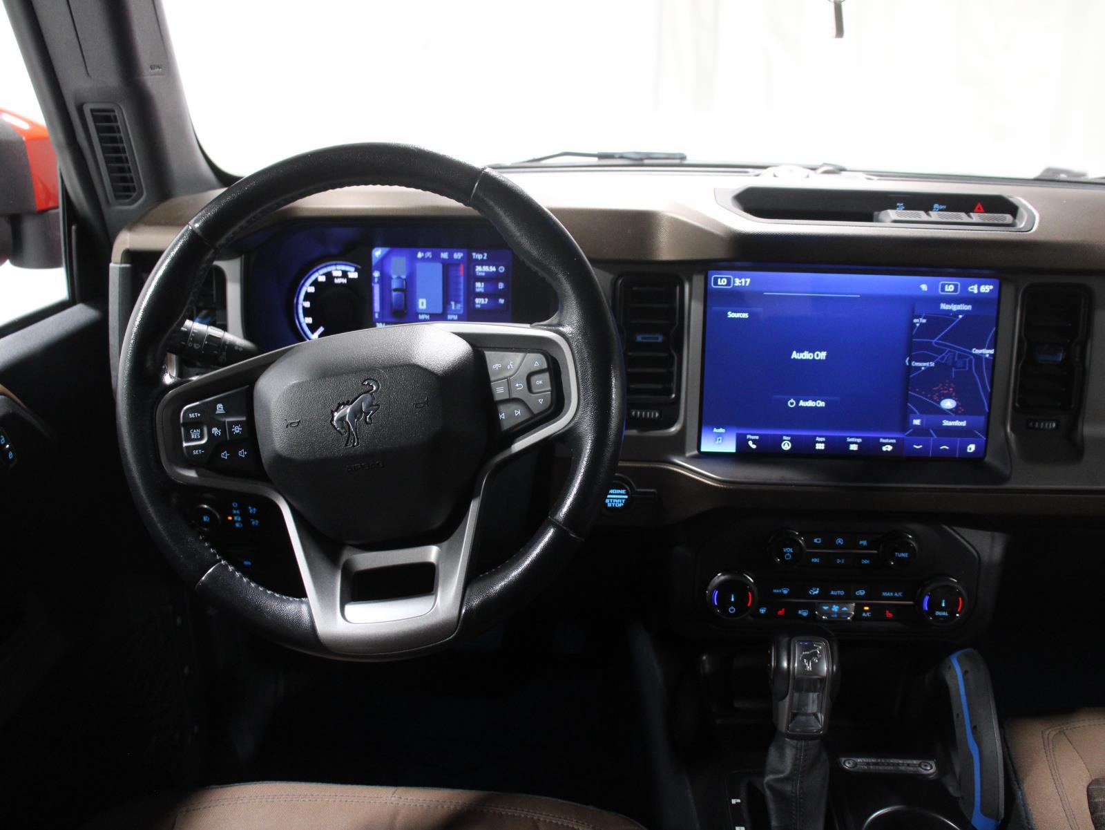 2022 Ford Bronco Outer Banks photo 2