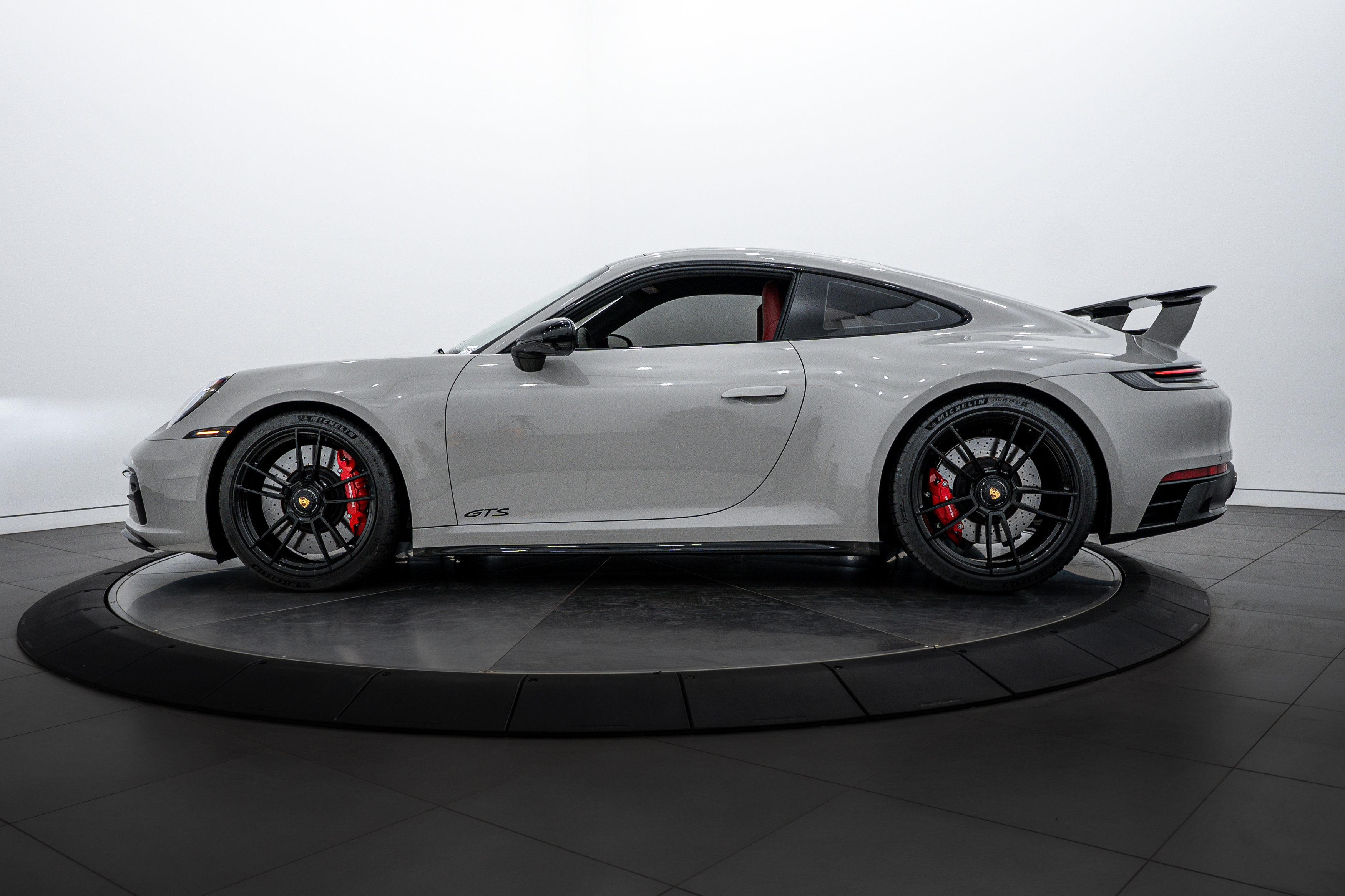 2024 Porsche 911 4S 4 GTS photo 2