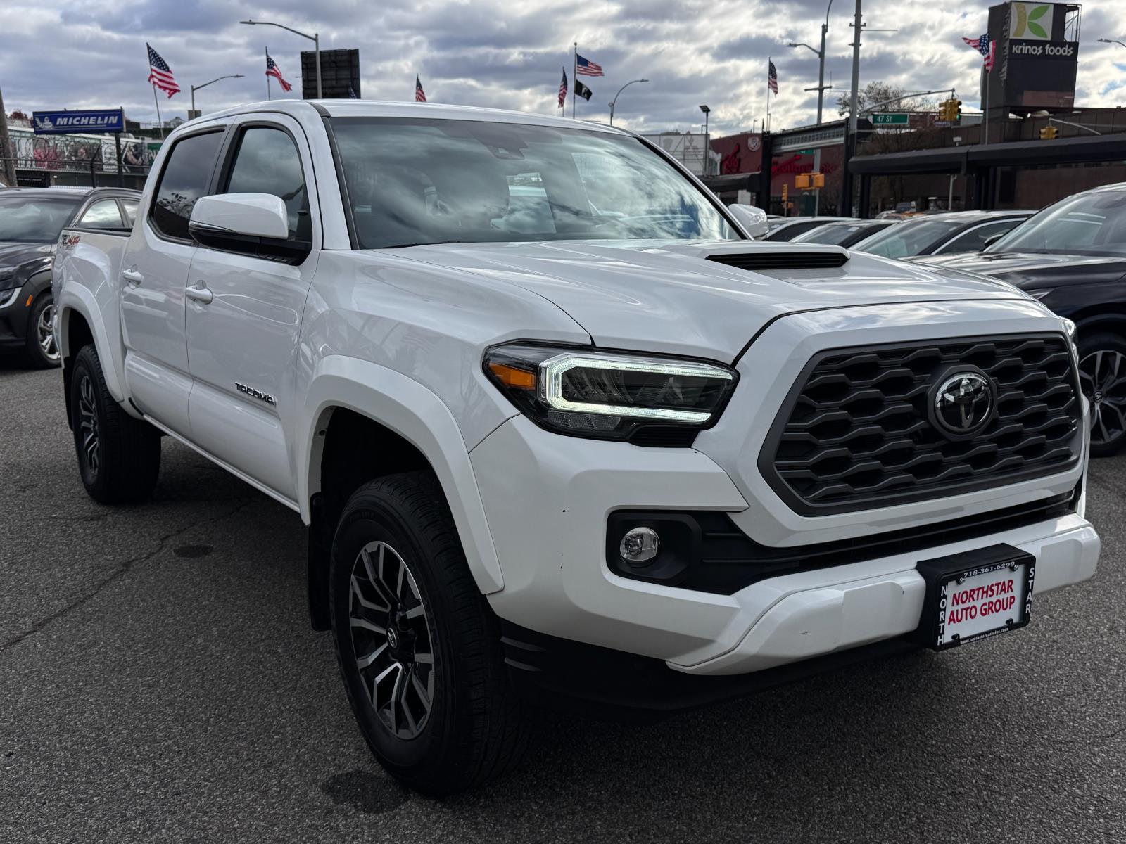 2023 Toyota Tacoma TRD Sport photo 3